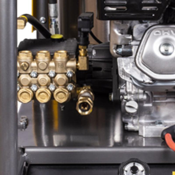 BE Power HW4013HG 4,000 PSI - 4.0 GPM Hot Water Pressure Washer with Honda GX390 Engine and General Triplex Pump close up