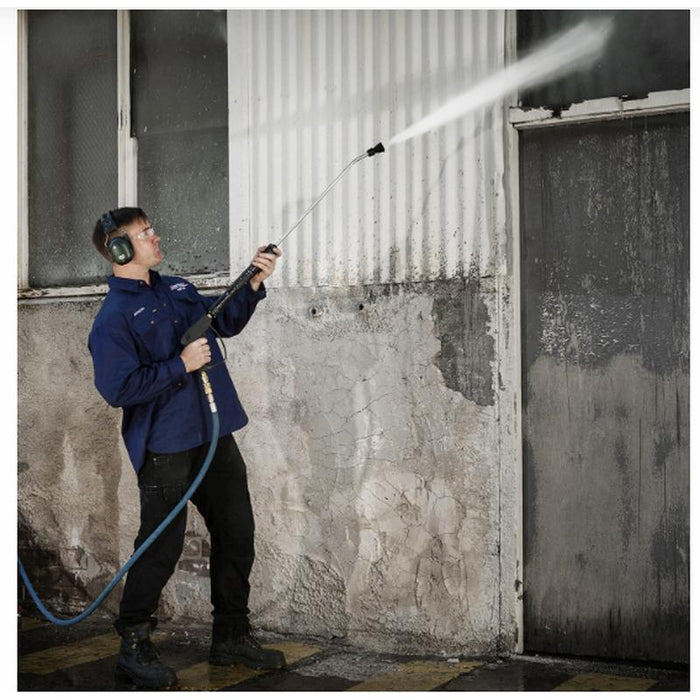 Makinex DPW-40000-0A-HU-50 4,000 PSI 4.0 GPM Gas Powered Cold Water Dual Pressure Washer in action
